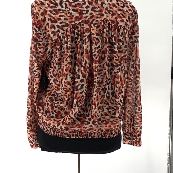 NWT Liverpool woven long sleeve blouse. - Picture 4 of 10